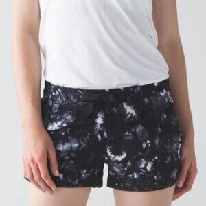 Lululemon Spring Break Away Short Dusk Dye Size 2